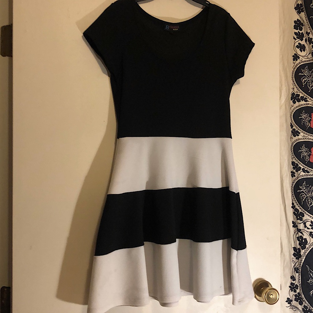 This is a Mid length dress black and white dress with minimal sleeve